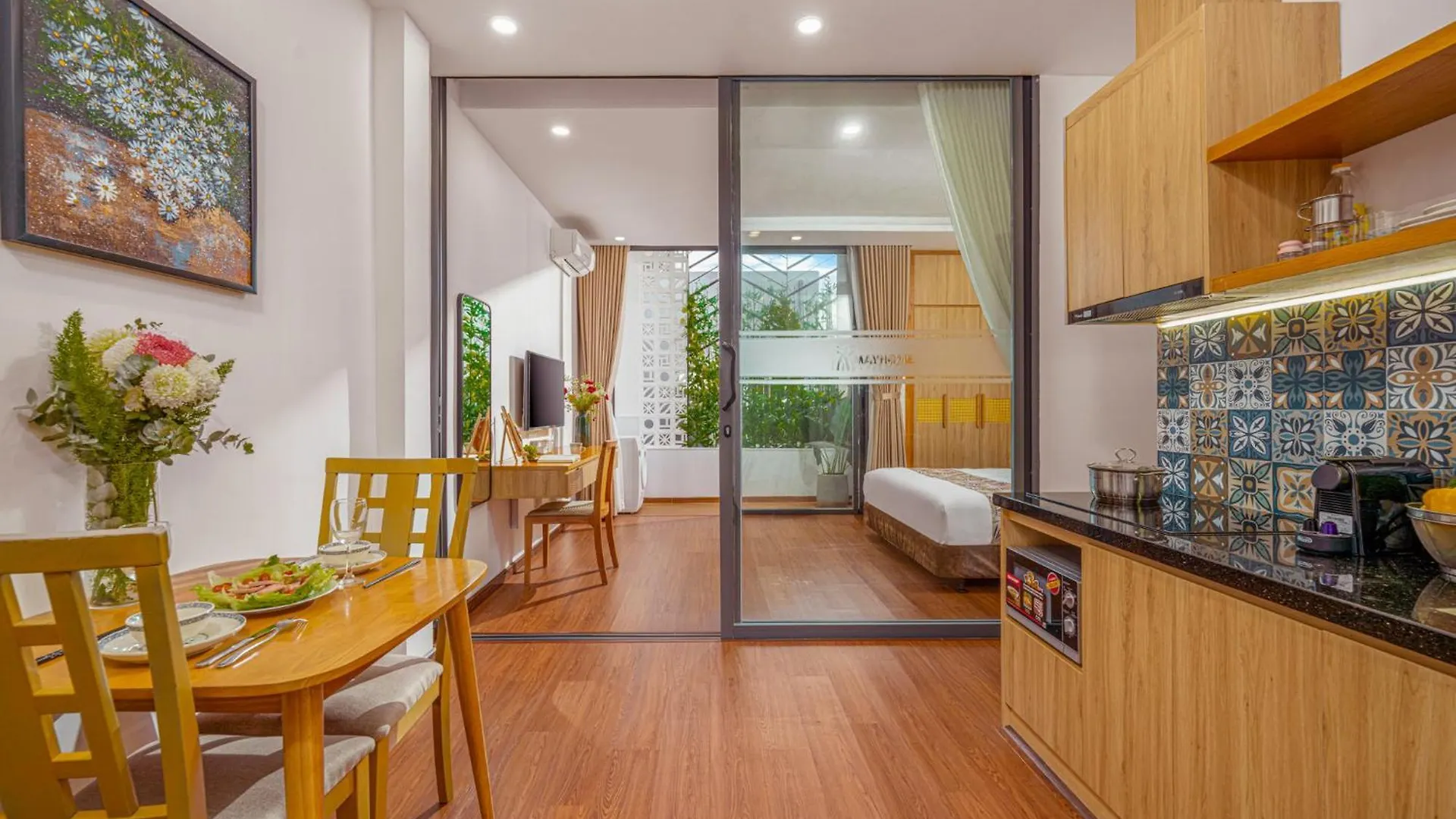 アパートホテル May Home Apartment ダナン市