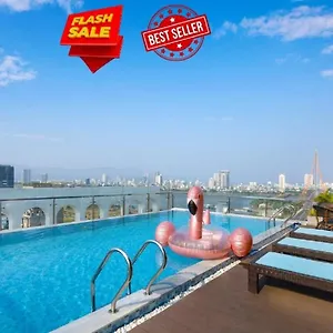 Gold Plaza Hotel